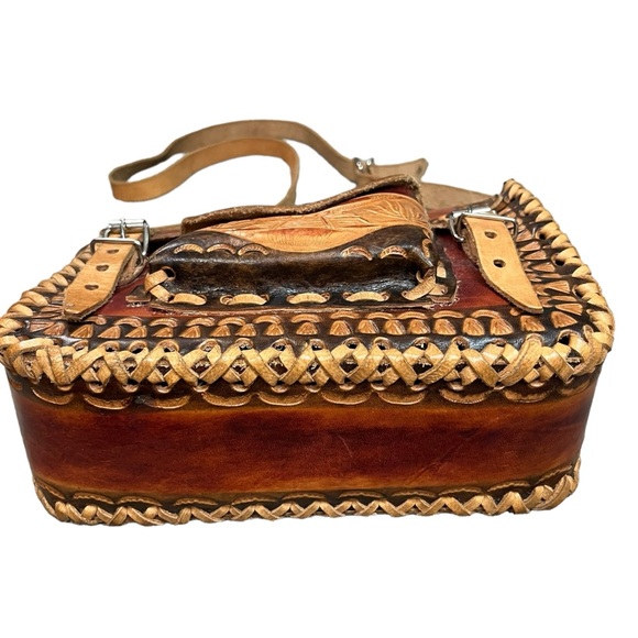 Vintage Mexican Hand Tooled Leather Crossbody Bag - Picture 4 of 11